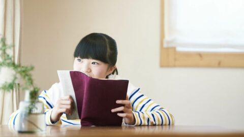 《夏休み前に知りたい！》｢漫画ばかり｣の子どもが本を読みたくなる”意外なテクニック”とは？ | キャリア・教育 | 東洋経済オンライン