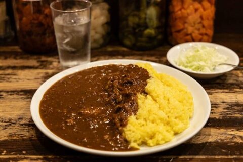 【知りたい、神戸〜芦屋の行きつけ】辛いのではなく”ストロング”。つい食べたくなるスパイスの魔力『SAVOY（サヴォイ）』〜シャルキュトリー職人・楠田裕彦さんの紹介