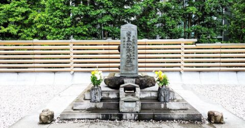 「平将門の首塚」が大手町の超一等地から撤去できない「ゾクリ」とするワケ〈再配信〉 – Lifestyle Analysis