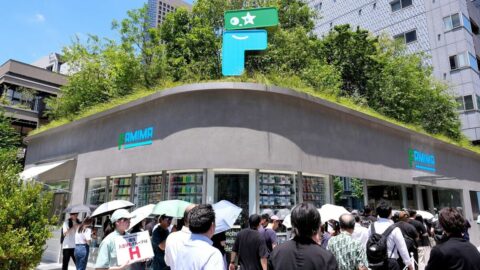 NIGO氏が監修したファミマ初の旗艦店は｢わざわざ行くコンビニ｣？ 都心特化の新店は客数減を食い止めるきっかけとなるか | ビジネス | 東洋経済オンライン