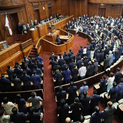 高市政権が直面する｢緊迫の5日間｣､延長国会が｢出たとこ勝負の遭遇戦｣になりかねない与野党の”あきれた内情” | 政治・経済・投資 | 東洋経済オンライン