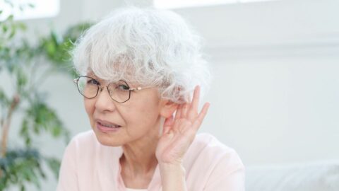｢補聴器は高いから…｣と聞こえづらさを放置していない？　AirPods Proを聴覚サポートに使う､知る人ぞ知る裏ワザ | ライフ | 東洋経済オンライン