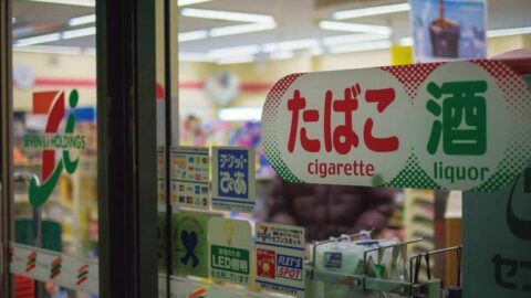 止まらぬコンビニ離れ…勝者なき三人負けへ 最後に笑うのはだれ?