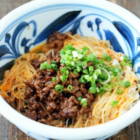 タレは絶対に｢混ぜすぎない｣が大正解！ “いつものそうめん”が｢本場四川の汁なし担々麺｣に大化けする最強の秘訣 | ライフ | 東洋経済オンライン