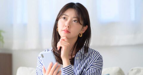 【精神科医が教える】「他人の目」を気にしすぎて行動できない人が、知らずに陥っている心理的習慣とは？ – 精神科医Tomyが教える　１秒で不安が吹き飛ぶ言葉