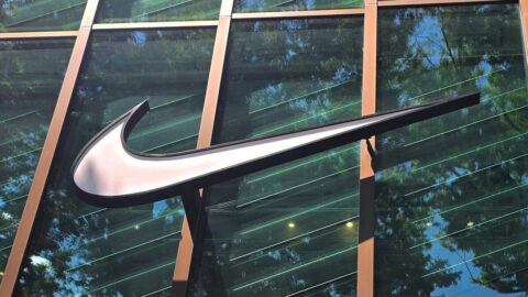 ナイキは｢王者の復権｣を果たせるか？ 直営が苦戦する中､卸売り復調と競技用スポーツ強化に活路…26年中は構造改革続く | ビジネス | 東洋経済オンライン