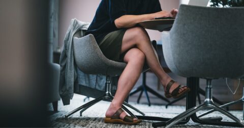 「ハーフパンツはキモい」露骨な“おじさん差別”が見過ごされる〈社会のバグ〉 – ニュース3面鏡