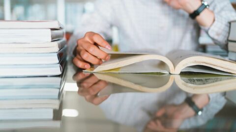 ｢70過ぎのリタイアはちょっと早すぎるかも…｣”会社員のための引退戦略書”フリーランス書評家はどう読んだ？ | キャリア・教育 | 東洋経済オンライン