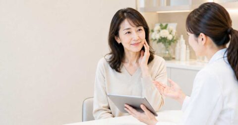 なぜ美容皮膚科やエステサロンでは、初回カウンセリングで「肌の写真」を撮るのか？ – 客単価アップ大事典