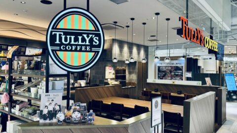 タリーズはK-POP､餃子屋は『ダンダダン』…外食企業がこぞって｢異業種コラボ｣を増やす事情 | ライフ | 東洋経済オンライン