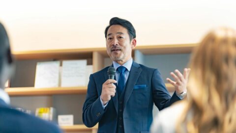 言葉だけでは35％しか伝わらない…デキるビジネスパーソンが密かに駆使する”非言語”の力 | キャリア・教育 | 東洋経済オンライン