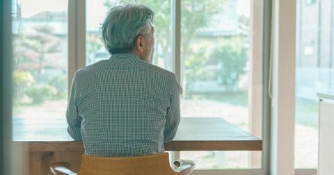 高齢男性の「死亡・認知症」リスクは配偶者を亡くすと上昇、日本老年学的評価研究の調査より – カラダご医見番