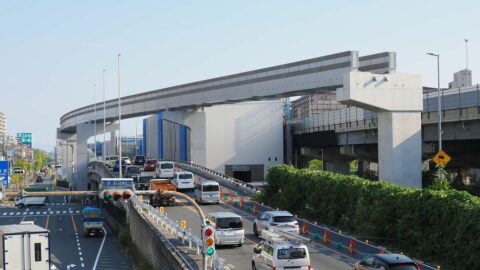 大阪モノレール｢延伸工事｣どこまで進んだのか　｢ずらりと並んだ支柱｣､一部には軌道桁もお目見え | ビジネス | 東洋経済オンライン