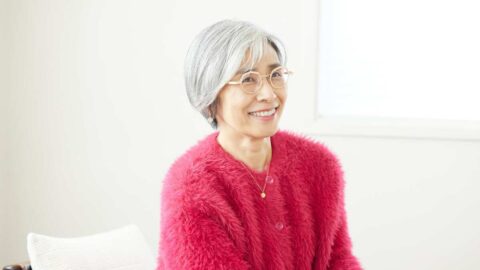 ｢4日で二重あごがスッキリ！｣劇的変化で始まった第二の人生…｢表情筋トレーナー｣｢モデル｣へ至る58歳女性の波乱万丈 | ライフ | 東洋経済オンライン