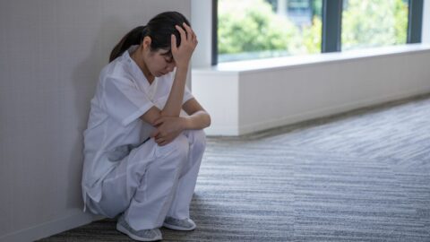 耐えるしかなかった…看護師の心を壊す｢感情労働｣という見えない重荷　”白衣の天使”神話の裏で起こっている真実 | ライフ | 東洋経済オンライン