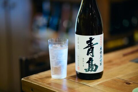 真夏は「大人のラムネ系焼酎」を！乾杯のソーダ割りとして無敵な芋焼酎「青島」／「鳥酎 神田大手町」中瀬店長の激推し銘柄vol.3