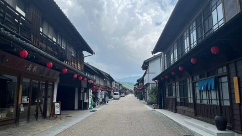 ｢日本の城下町？｣｢マンホールの蓋にヒントが…｣日曜劇場『VIVANT2』が1年前から仕掛けていた《ロケ地という伏線》 | ライフ | 東洋経済オンライン