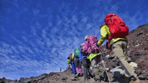 富士山で1週間に2度遭難した外国人男性（27）公費での救助に議論百出…山に登るなら覚悟すべき”自己責任の取り方” | ライフ | 東洋経済オンライン