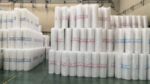 ｢プチプチ｣はなぜ原油危機に強いのか､再生原料98％と国内工場で実現した”循環する梱包材”の知られざる仕組み | ビジネス | 東洋経済オンライン