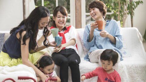 ランチ会で繰り出されるママ友たちからの《さりげないマウンティング》に心をザワつかせないで済ませる｢3つの方法｣ | ライフ | 東洋経済オンライン