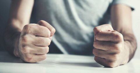 【精神科医が解説】職場の「すぐカッとなる人」の思考のクセとは？ – 世界のエリートがやっている　最高の休息法［完全版］