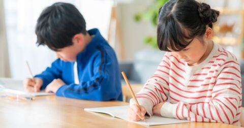 「どんどん成績が伸びる子」の親がやっている声かけとは？ 【赤ペン先生×安達裕哉】 – 赤ペン先生のほめ方