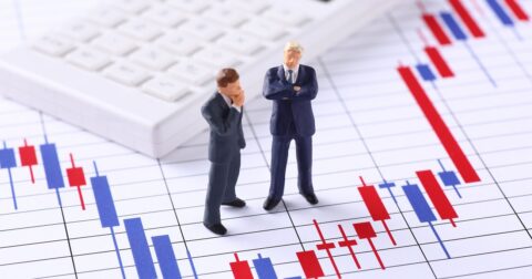 「PERが低いから買い」は危険!?ユニクロも昔は低PERだった…本当に割安な株を見極めるPERの読み方 – ニュースな本
