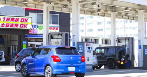 「このままでは危険です」に要注意！ガソリンスタンド店員に言われても焦らなくていい整備とは？ – それって本当？クルマの「当たり前」