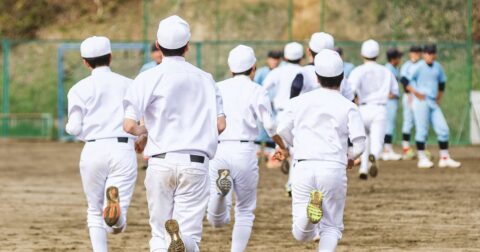 なぜ高校野球は「汗・涙・勝利」至上主義なのか？登板回避やデータ野球を“敬遠”する人の心理 – ニュースな本