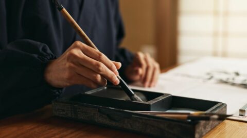 名字の不思議…人によって｢渡辺｣｢渡邉｣と漢字が違うのはなぜ？　発音も意味も同じ”異体字”が現代まで残っている理由 | ライフ | 東洋経済オンライン