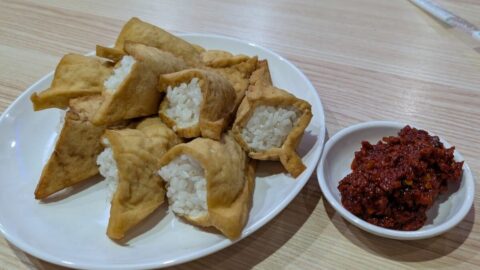 日本のいなり寿司がルーツの｢豆腐飯｣や｢人造肉｣…韓国に広がる脱北者経営のお店でリアルな北朝鮮料理を味わう | ライフ | 東洋経済オンライン