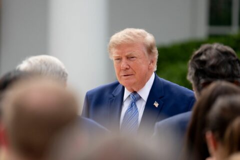 トランプ米大統領が6月だけで1000件超の証券取引､バークシャー､ビザ､マスターカード､シンタスなどを大量購入 | 政治・経済・投資 | 東洋経済オンライン