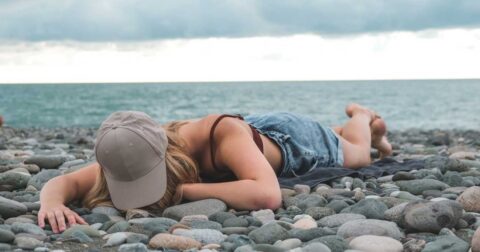 【壮絶】このままでは2人とも飢えて死ぬ……。絶望の海で食べた驚きの食事とは？ – 極限の漂流118日間