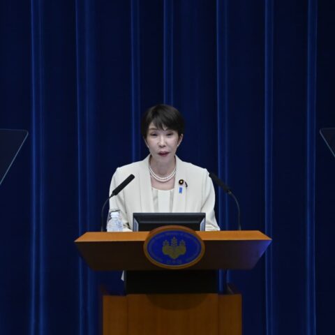 “政権安定度”80超えでも安泰といえない高市政権の｢深刻な内憂外患｣､炎上を招いた｢3つのミス｣と迷走する政権の行く末 | 政治・経済・投資 | 東洋経済オンライン