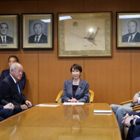 ついに見えてきた高市政権｢改造人事｣の知られざる輪郭､”ライバル封じ込め”と”維新入閣”で狙う｢総裁再選｣の皮算用 | 政治・経済・投資 | 東洋経済オンライン