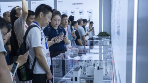 フォトレジストに露光装置…中国の半導体サプライチェーン〈国産化総力戦〉で日本メーカーが迫られる踏み絵 | ビジネス | 東洋経済オンライン