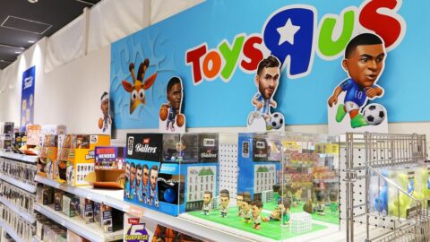 インバウンド客にも大人気の”大人向け”トイザらス！　転売ヤーから｢ポケモンカード｣を守るファン目線の現場力 | ビジネス | 東洋経済オンライン