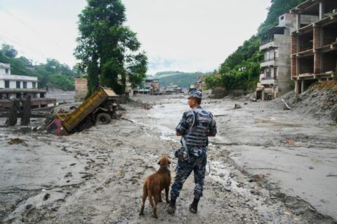 ネパール土石流の生死を分けた｢15秒｣､生存者が語る濁流の恐怖…わずか数秒で命運が分かれる未曽有の災害の全貌 | 政治・経済・投資 | 東洋経済オンライン