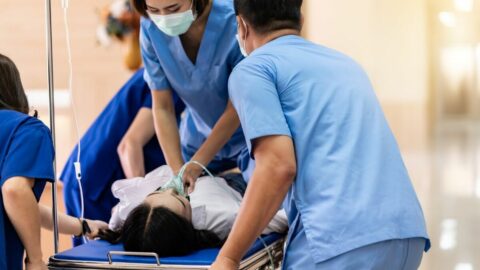 傷口が開いたまま退院､救急搬送を呼ぶと4万ドル請求…あなたの健康と財布を人質に取る､PEによる｢医療現場の乗っ取り｣ | 政治・経済・投資 | 東洋経済オンライン