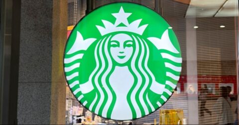 【スタバ】「可愛くて、キュン！」「2個買お！」秋限定の“もふもふグッズ”ドリンク券付きでお得感すごい！「絶対にGETします〜！」「欲しかったけど残っててよかった」《購入レビュー》 – これ、買ってよかった！