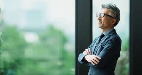 つまらない老後を過ごす人が、40代・50代の管理職時代にやりがちな『最悪の習慣』・ワースト1 – リーダーの仮面