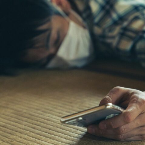 ｢苦痛に満ちた突然死？｣44歳独身男性には助けを求めて”ほふく前進”した形跡が…解剖医が見つけた米粒大の死因の正体 | ライフ | 東洋経済オンライン