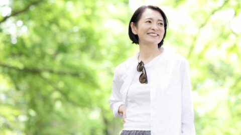 “老化が進む人･ゆるやかな人”の違い　｢へその向き｣が分かれ目…理学療法士が教える今すぐできる姿勢の整え方 | ライフ | 東洋経済オンライン