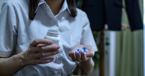 子ども部屋に市販薬の空箱が…オーバードーズに気づいても「いきなり薬を奪わないで」と精神科医が語るワケ – ニュースな本