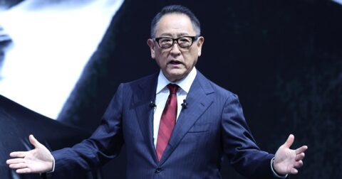 たった30秒で米国の学生が拍手喝采→大爆笑…豊田章男が卒業式で放った「最初のひと言」 – ニュースな本