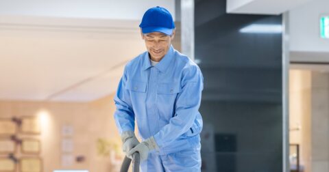 60代以上は正社員でも年収激減…シニア採用に積極的な「狙い目」職種は？ – ニュースな本