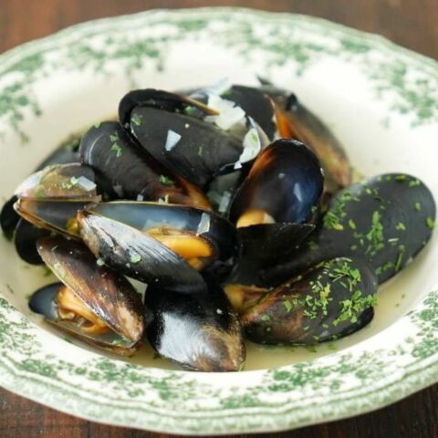 業務スーパーの｢冷凍ムール貝｣で食卓を格上げ！ 酸味を抑えてうま味を引き出す｢日本酒ブレンド｣で作る絶品ワイン蒸し | ライフ | 東洋経済オンライン