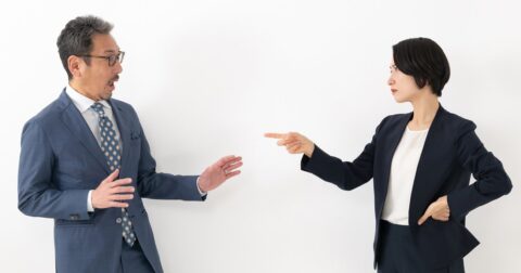 「こんなに成長したんだよ」人前で後輩を褒めた部長が〈人事部に通報〉されたワケ – ニュースな本