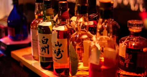 なぜ居酒屋は、飲み残したボトルを店に置いておけるのか？ – 客単価アップ大事典