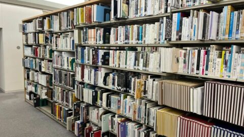 NHK『税金で買った本』のモデルとなった《全国2位の大学図書館》が話題…日本中に”すごい図書館”が増殖中のなぜ | ライフ | 東洋経済オンライン